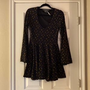 Super cute, fall/witch vibes mini dress with flare sleeves